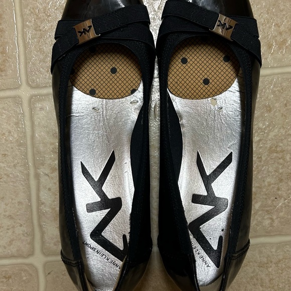 Michael Kors Black Patent Flats with Silver Accents - Picture 1 of 3